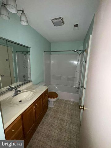 16-B E DAISY LANE, Mount Laurel, NJ 08054