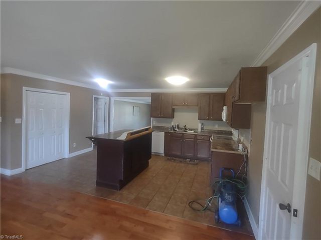 42 Kirk Street, Thomasville, NC 27360