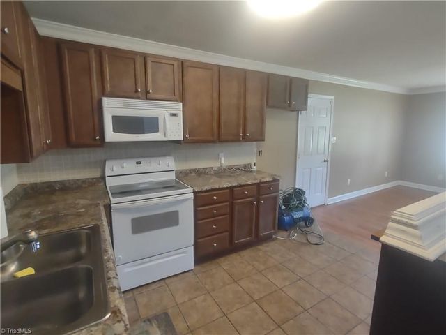 42 Kirk Street, Thomasville, NC 27360