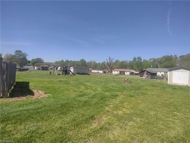 42 Kirk Street, Thomasville, NC 27360