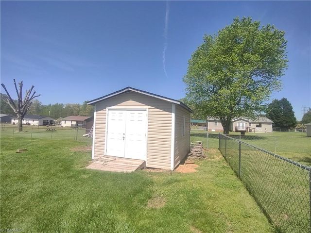 42 Kirk Street, Thomasville, NC 27360