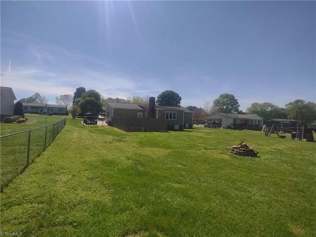 42 Kirk Street, Thomasville, NC 27360