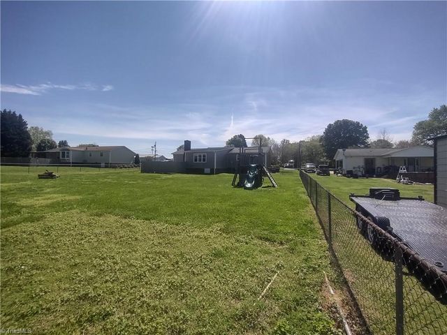 42 Kirk Street, Thomasville, NC 27360