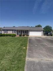 42 Kirk Street, Thomasville, NC 27360