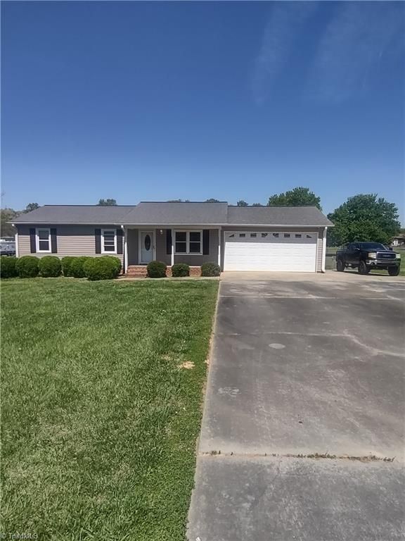 42 Kirk Street, Thomasville, NC 27360