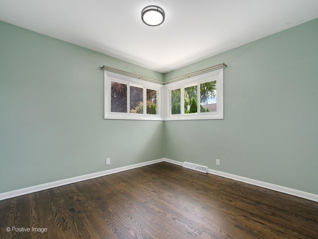 8211 Mango Avenue, Morton Grove, IL 60053