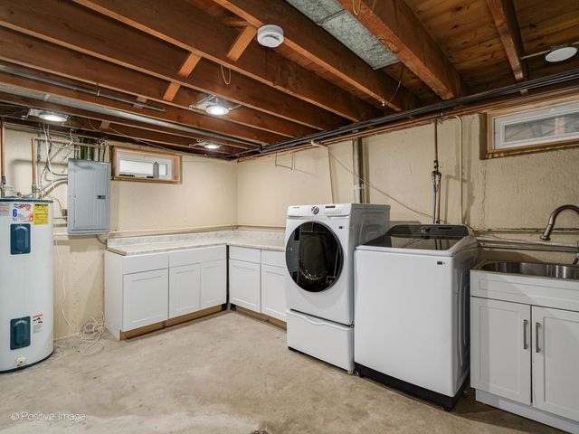8211 Mango Avenue, Morton Grove, IL 60053