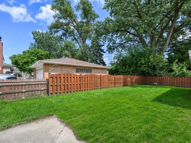 8211 Mango Avenue, Morton Grove, IL 60053
