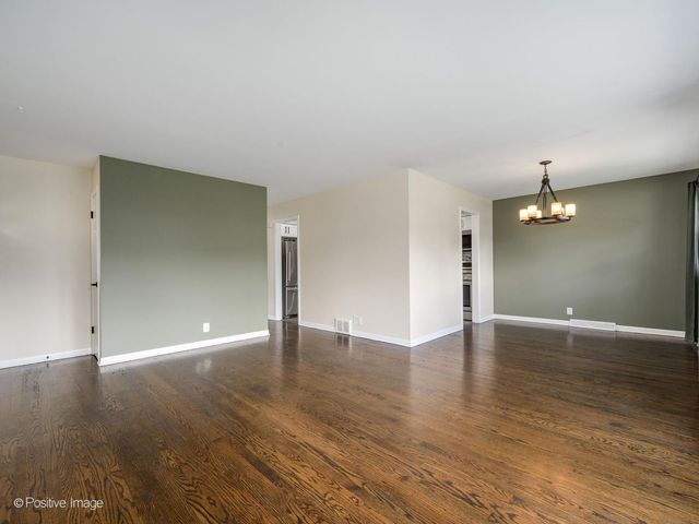 8211 Mango Avenue, Morton Grove, IL 60053