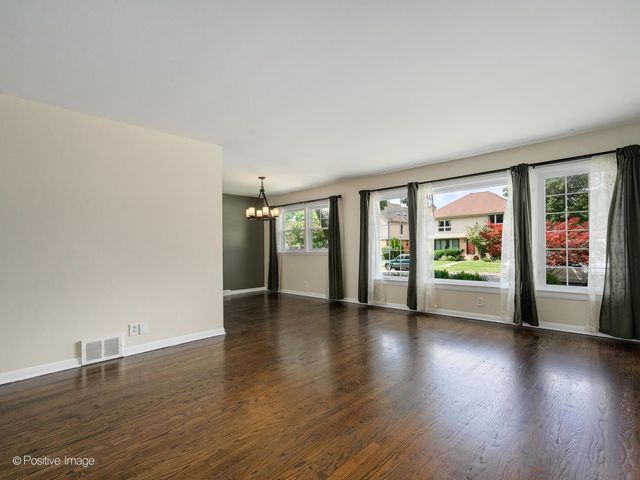 8211 Mango Avenue, Morton Grove, IL 60053