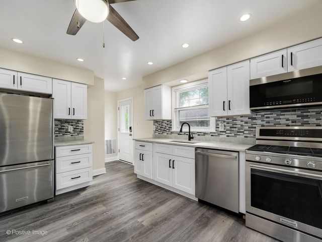 8211 Mango Avenue, Morton Grove, IL 60053