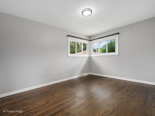 8211 Mango Avenue, Morton Grove, IL 60053