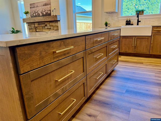 215 NE Broadway St, Sublimity, OR 97385