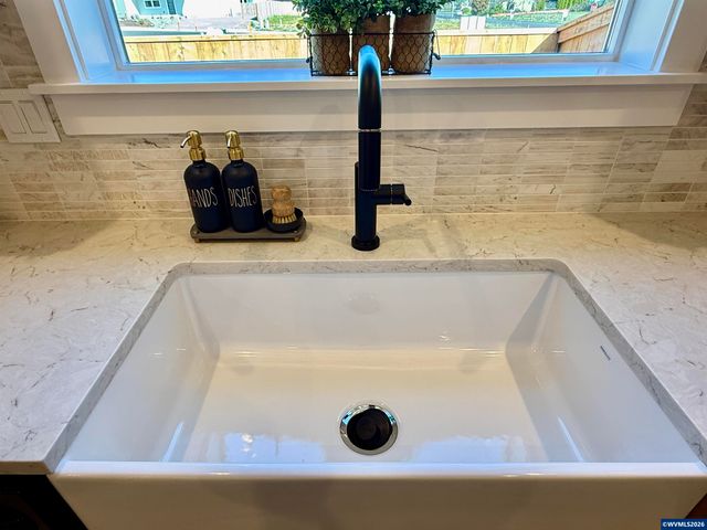 215 NE Broadway St, Sublimity, OR 97385