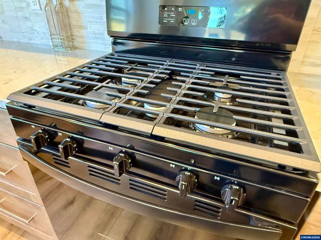 215 NE Broadway St, Sublimity, OR 97385