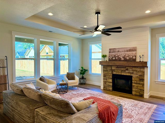 215 NE Broadway St, Sublimity, OR 97385