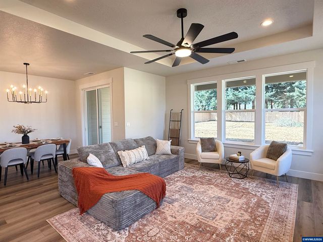 215 NE Broadway St, Sublimity, OR 97385