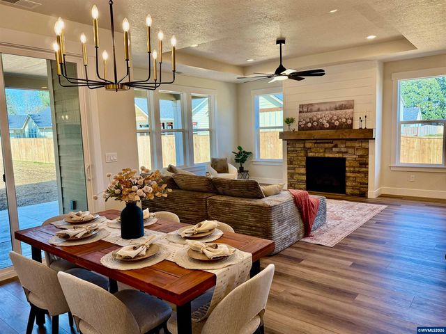 215 NE Broadway St, Sublimity, OR 97385