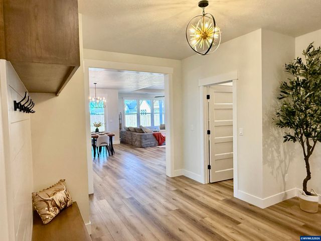 215 NE Broadway St, Sublimity, OR 97385