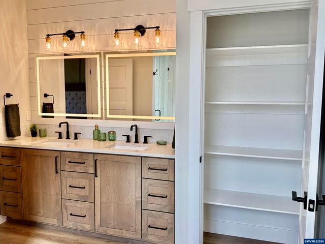 215 NE Broadway St, Sublimity, OR 97385