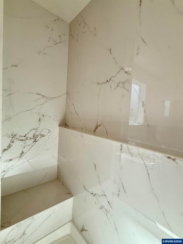 215 NE Broadway St, Sublimity, OR 97385