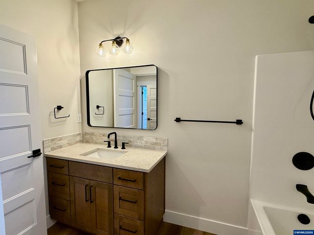 215 NE Broadway St, Sublimity, OR 97385