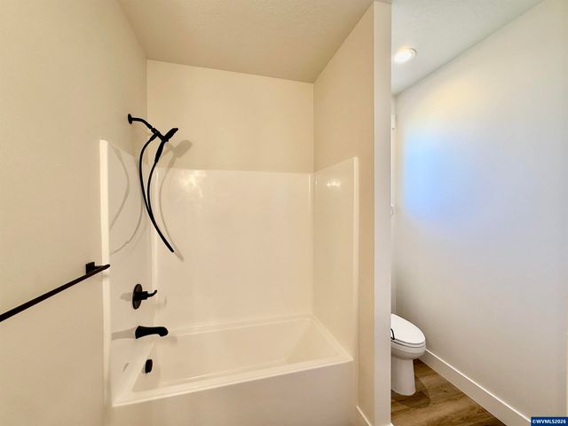 215 NE Broadway St, Sublimity, OR 97385