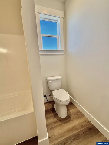 215 NE Broadway St, Sublimity, OR 97385