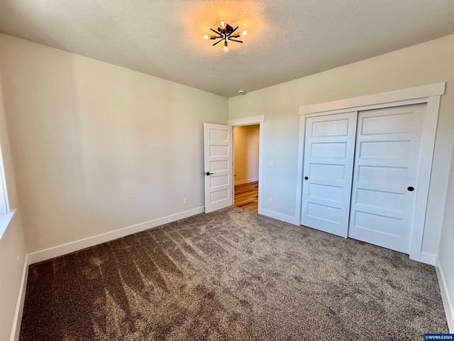 215 NE Broadway St, Sublimity, OR 97385