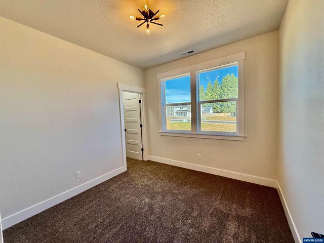 215 NE Broadway St, Sublimity, OR 97385