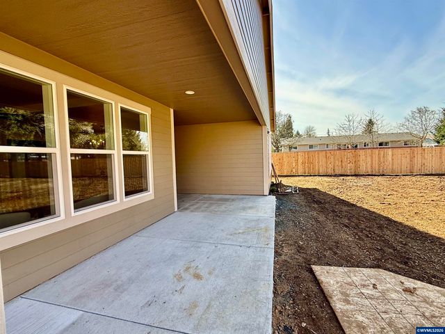 215 NE Broadway St, Sublimity, OR 97385