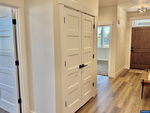 215 NE Broadway St, Sublimity, OR 97385