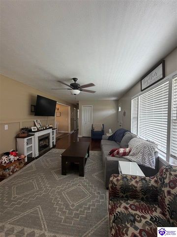 149 N Deepwood Drive, Radcliff, KY 40160