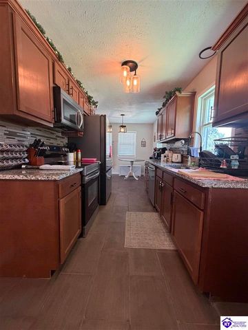 149 N Deepwood Drive, Radcliff, KY 40160