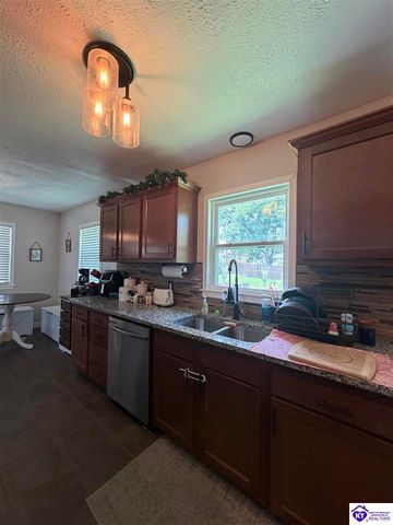 149 N Deepwood Drive, Radcliff, KY 40160