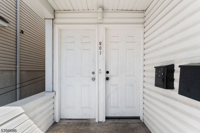 907 Flora St, Elizabeth City, NJ 07201