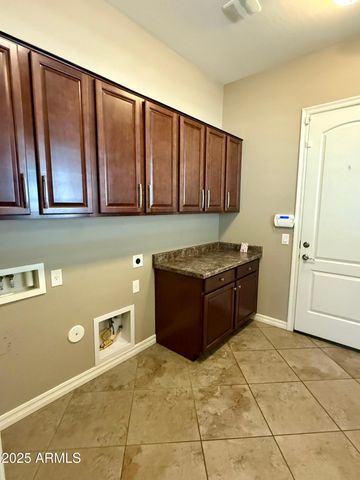 5703 S PARKCREST Street, Gilbert, AZ 85298