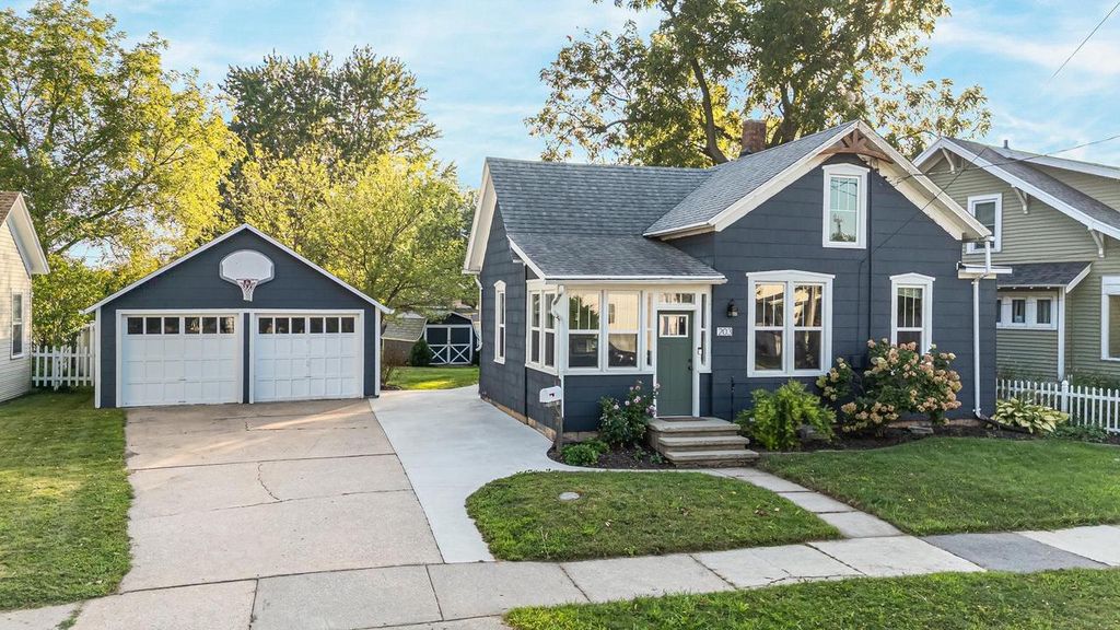 203 W DIVISION STREET, Kaukauna, WI 54130