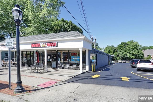 187 Rivervale Road, River Vale, NJ 07675