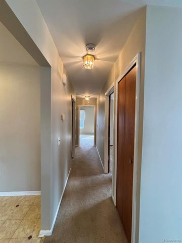 401 Doremus S Doremus Lane W 10, St. Clair Shores, MI 48080