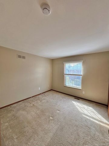 401 Doremus S Doremus Lane W 10, St. Clair Shores, MI 48080
