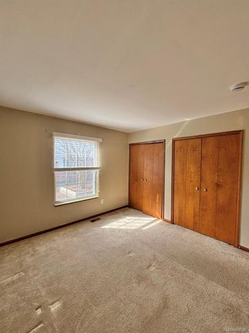 401 Doremus S Doremus Lane W 10, St. Clair Shores, MI 48080