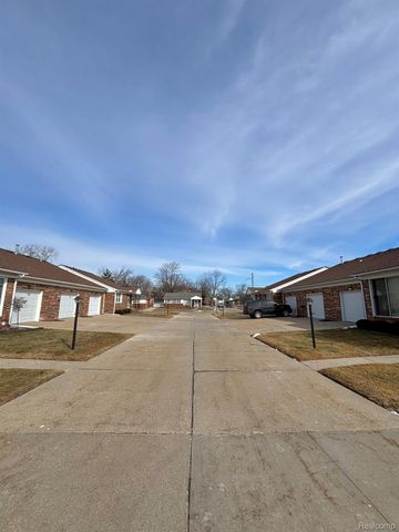 401 Doremus S Doremus Lane W 10, St. Clair Shores, MI 48080