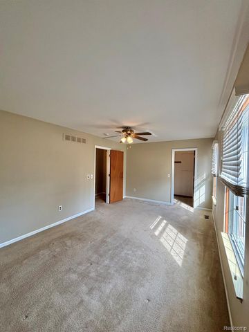 401 Doremus S Doremus Lane W 10, St. Clair Shores, MI 48080