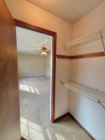 401 Doremus S Doremus Lane W 10, St. Clair Shores, MI 48080