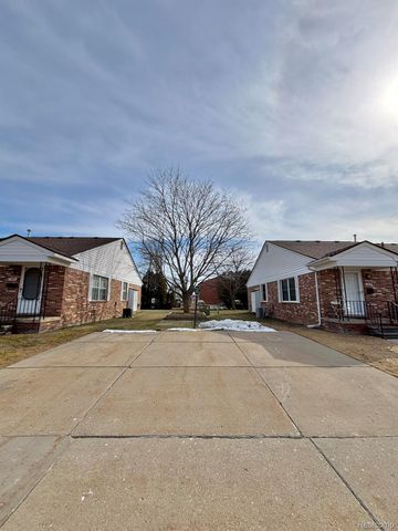 401 Doremus S Doremus Lane W 10, St. Clair Shores, MI 48080