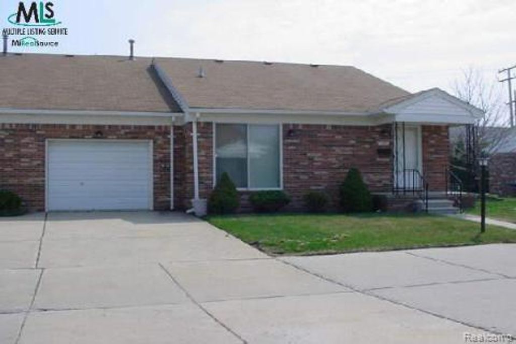 401 Doremus S Doremus Lane W 10, St. Clair Shores, MI 48080