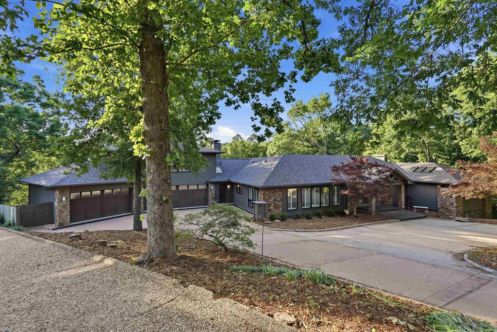 95 Robinwood Drive, Little Rock, AR 72227
