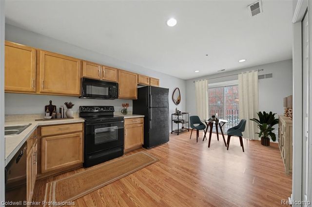 1582 Devon Lane, Troy, MI 48084