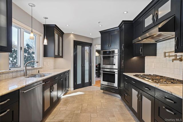 130 Bramblebrook Road, Ardsley, NY 10502